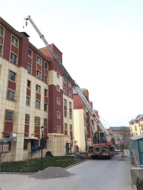 亚东县跨街广告牌的高空安装注意事项